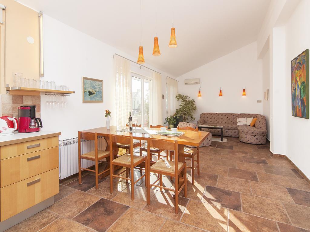 Apartments Ceja Near Sea Medulin Exterior photo